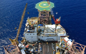 Energy paradox: The rise of oil rigs in the era of renewables